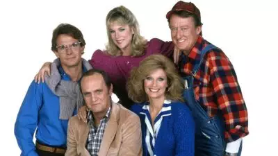 Julia Duffy Terpesona dengan Kerjasama Bersama Bob Newhart: “Saya Memuja Dia!”